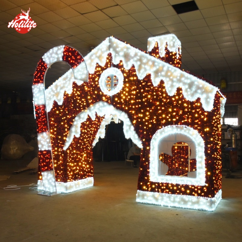 Gran casa de pan de jengibre con estructura de alambre escultura de luz de Navidad con arco de paso para la decoración del parque al aire libre