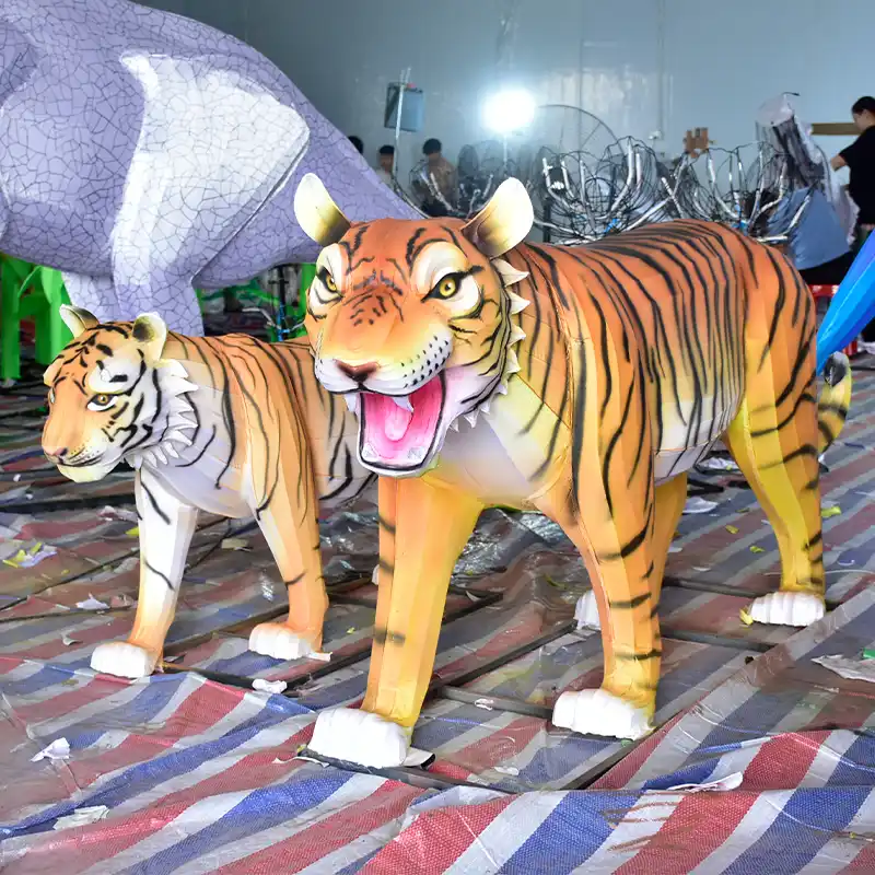 Animal lantern sculptures (1)