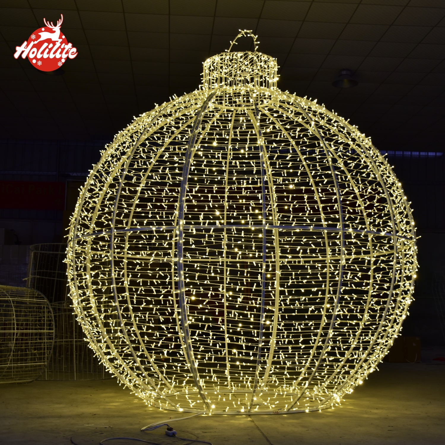Golden large ball motif light with waterproof LED string lights for outdoor winter displays