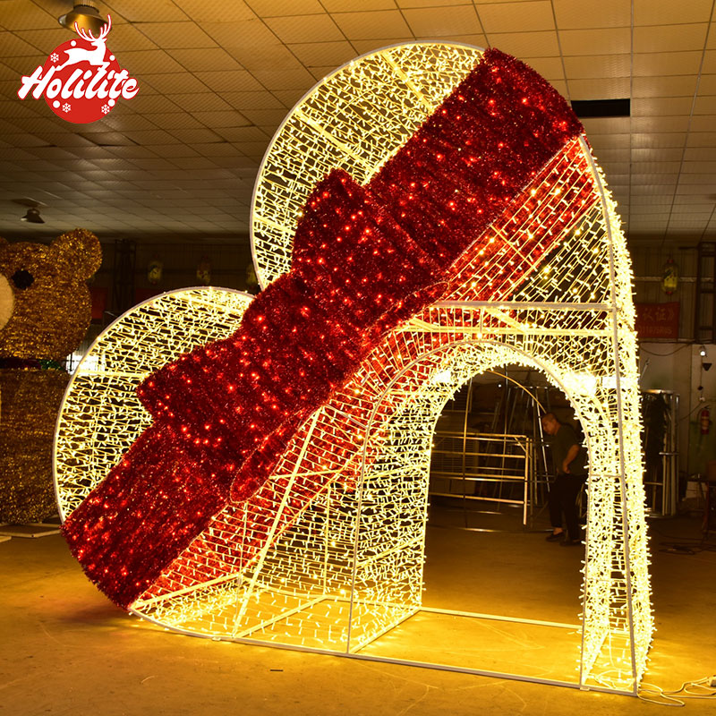 The real shoot of the heart shape arch