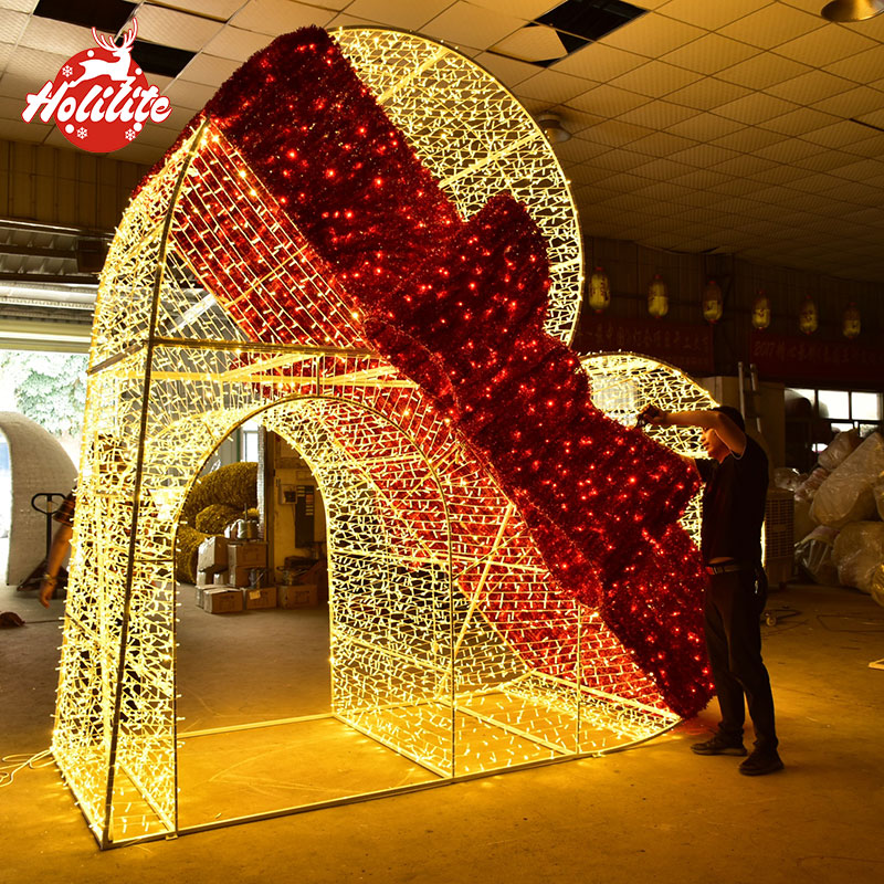 The real shoot of the heart shape arch