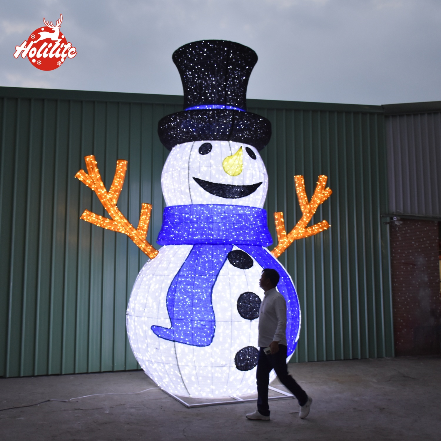 Large outdoor snowman Christmas light sculpture for park and plaza decoration