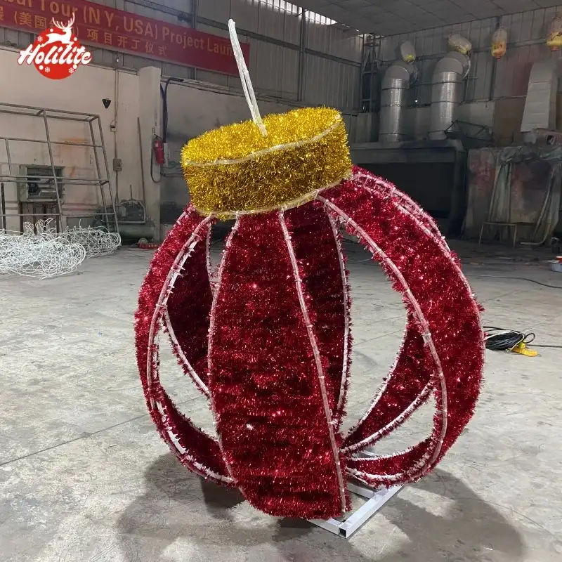 Close up of IP65 waterproof LED string lights and high quality red tinsel on a durable iron frame