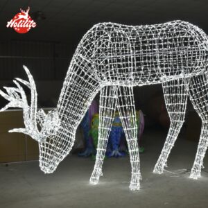 Grande sculpture lumineuse extérieure de Noël représentant un renne en train de brouter