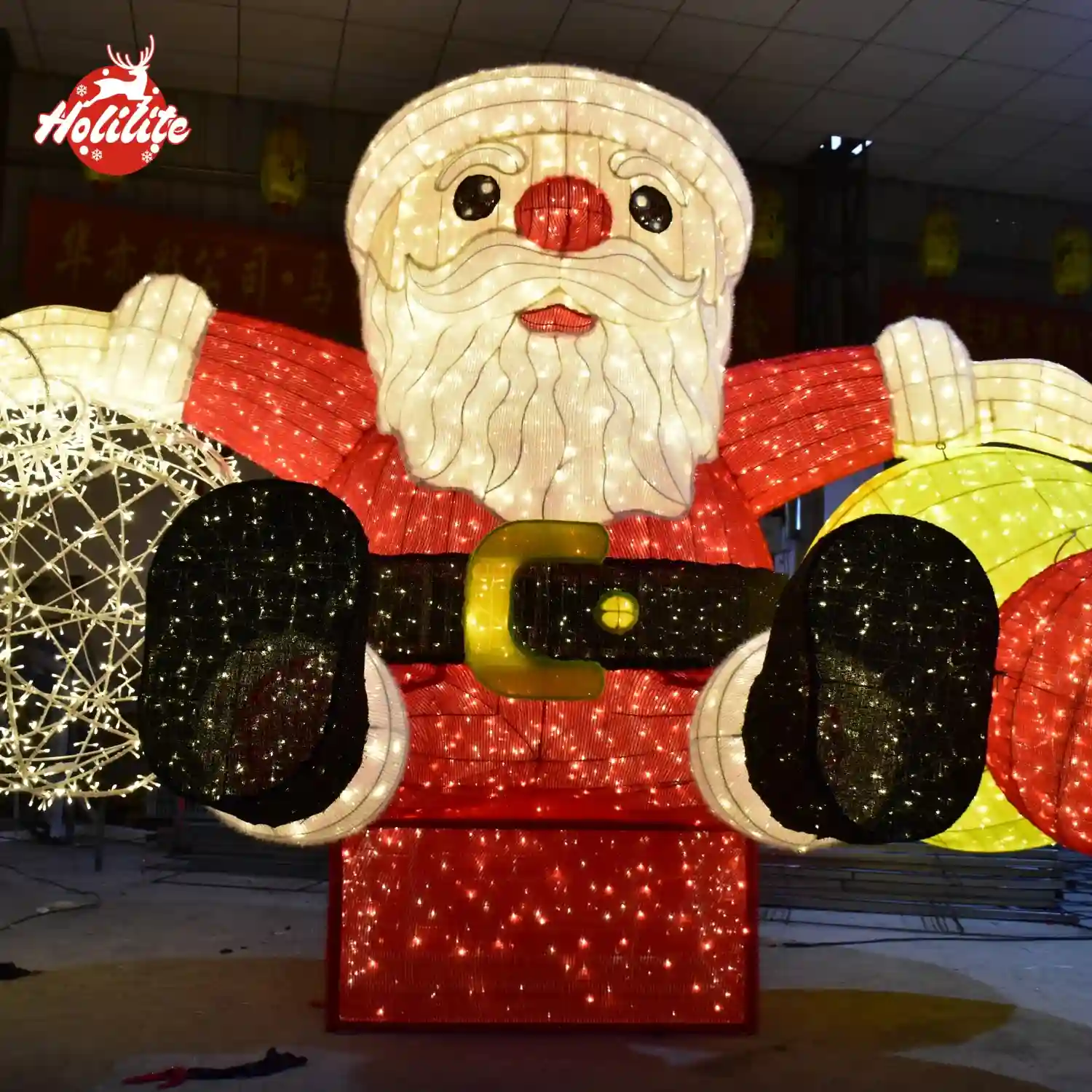 Sculpture du Père Noël illuminée (3)