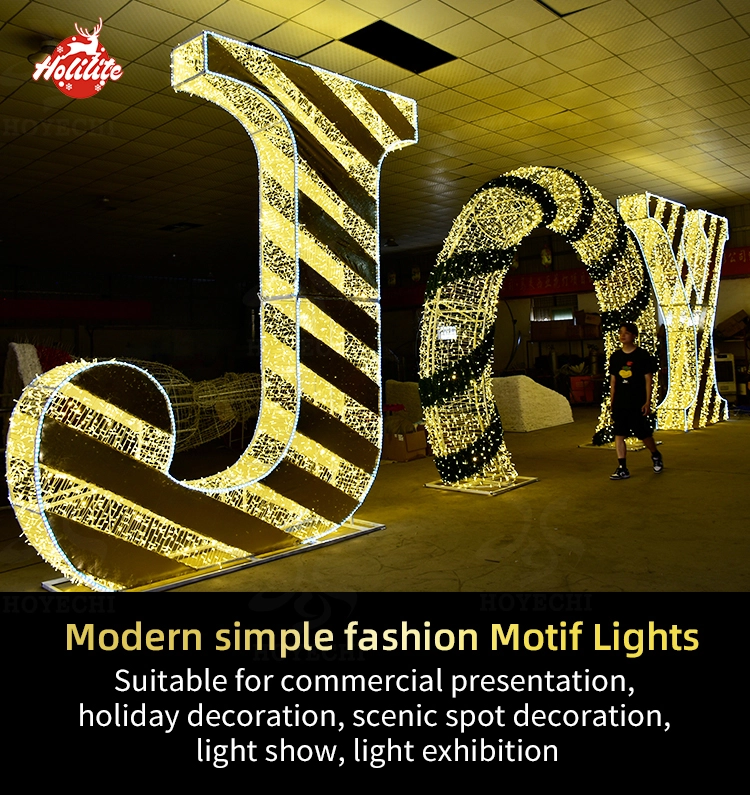 Moderna instalación de letras luminosas de exterior para plaza comercial