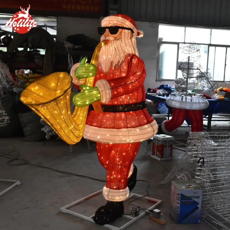 Santa Claus Playing Trumpet (2)