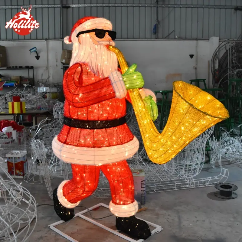 Santa Claus Playing Trumpet (3)