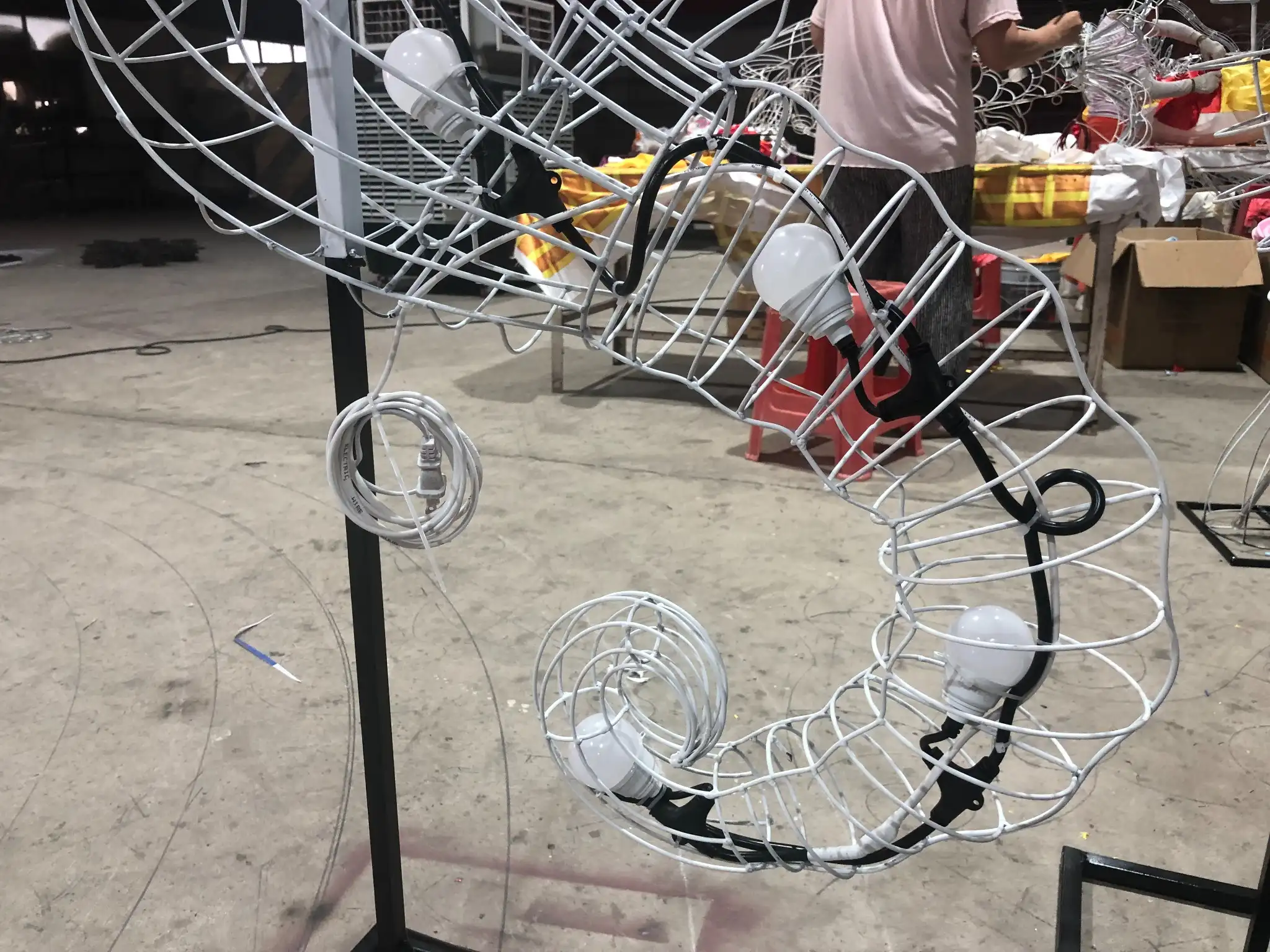 Lighting sculpture frame structure during production
