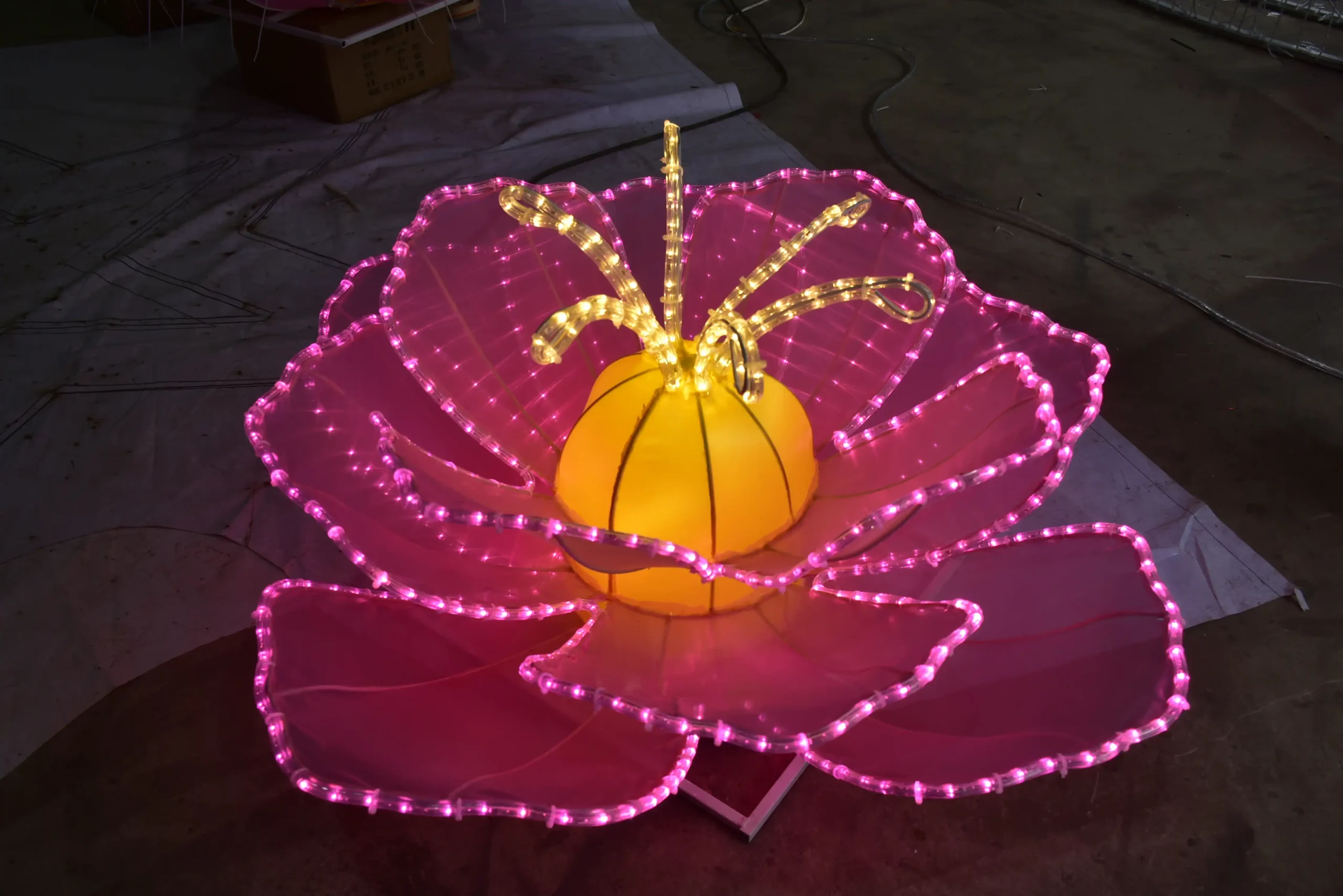 Producción de luz de flor gigante personalizada por lotes