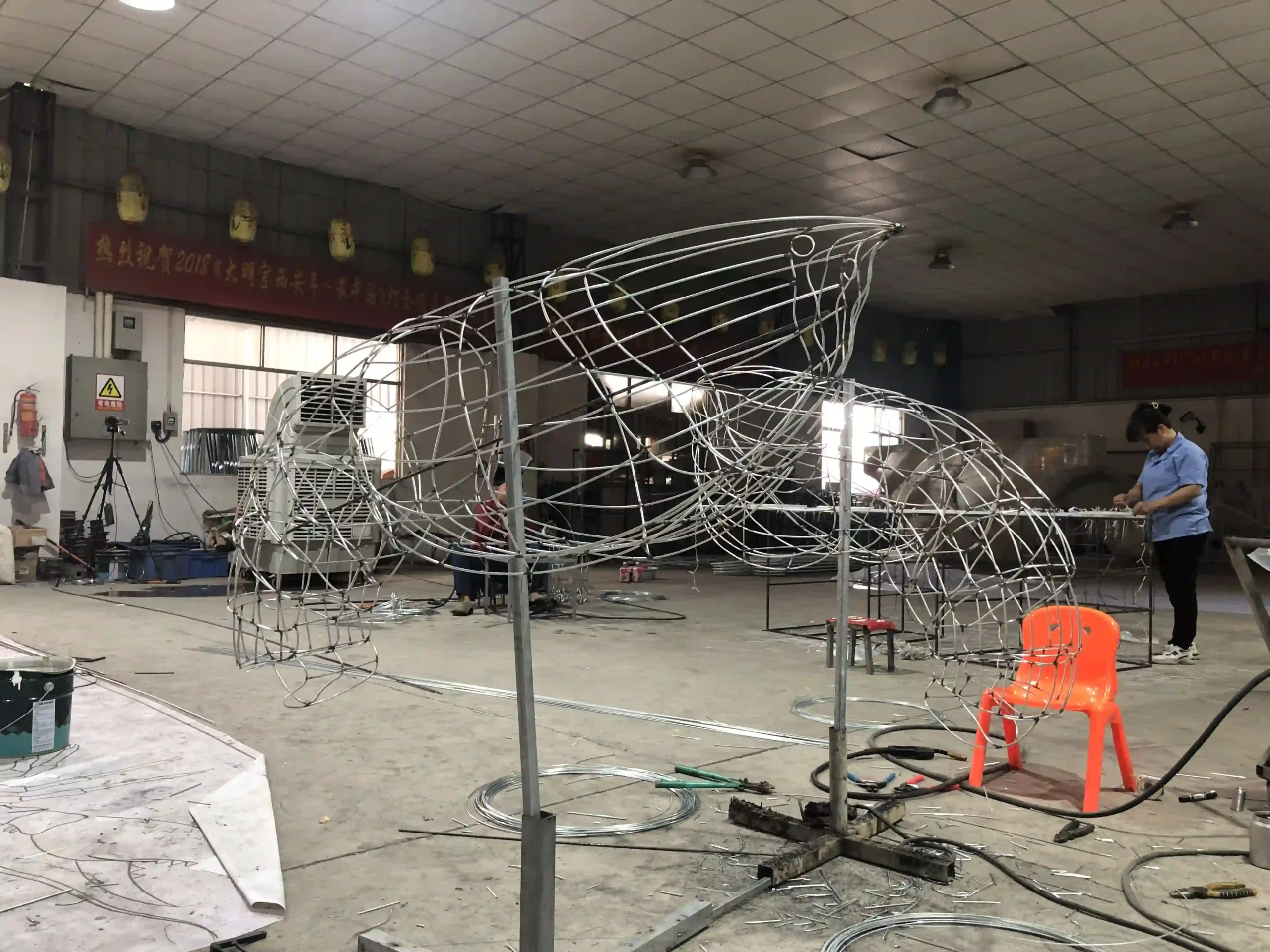 gran tortuga marina linterna marco de metal de producción en fábrica