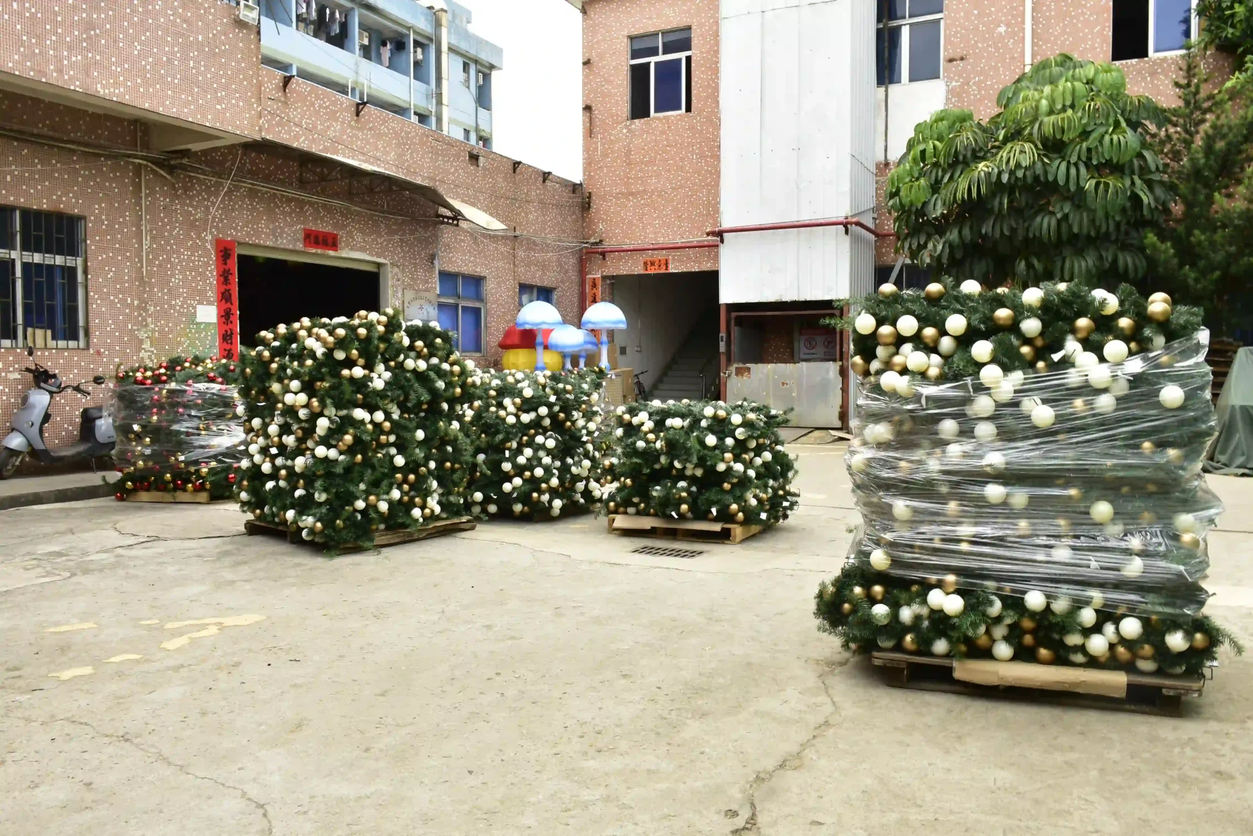 carga de contenedores para piezas grandes de árboles de Navidad