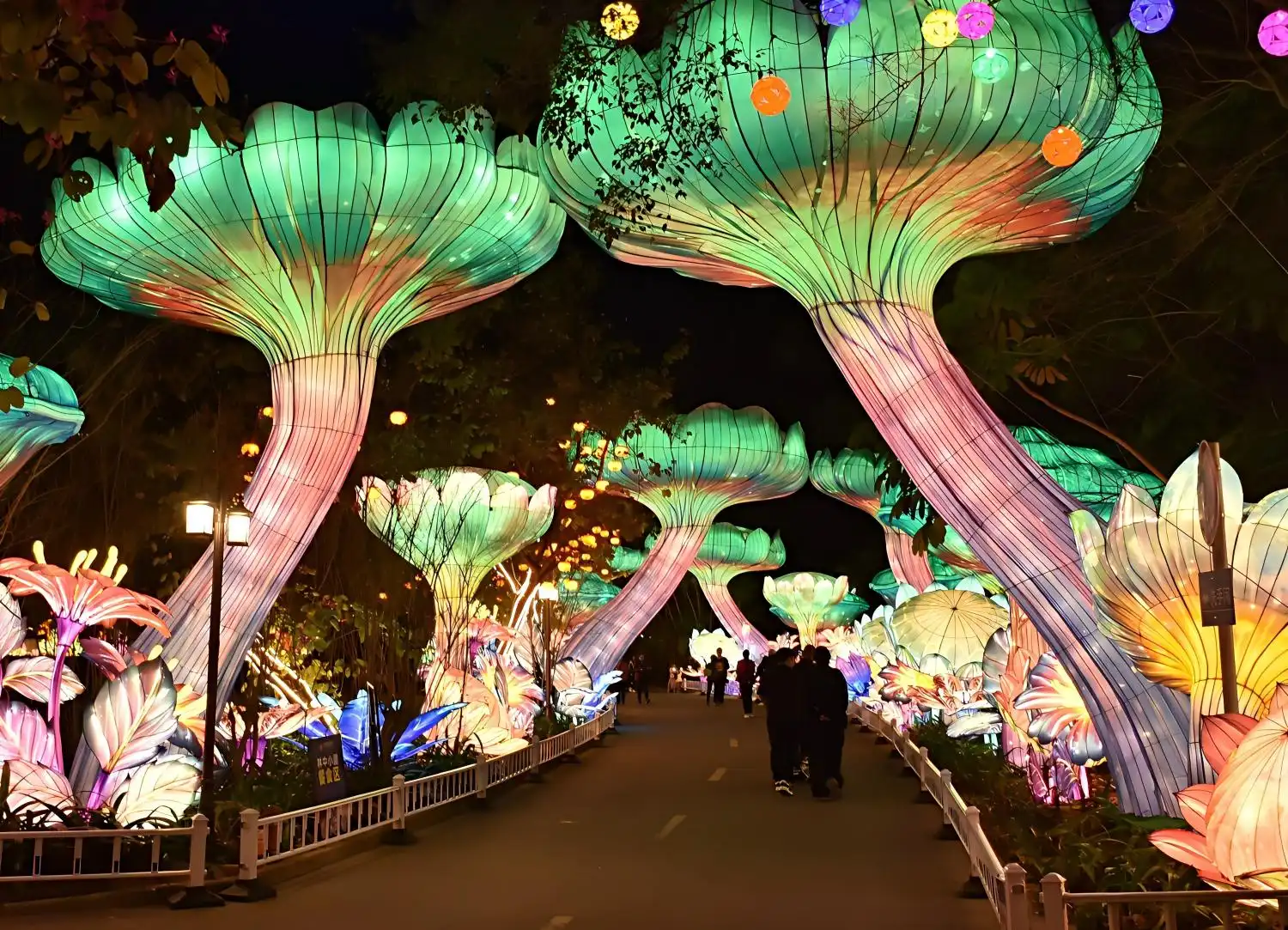 Fantasy forest light tunnel with giant mushroom lanterns for park night tour