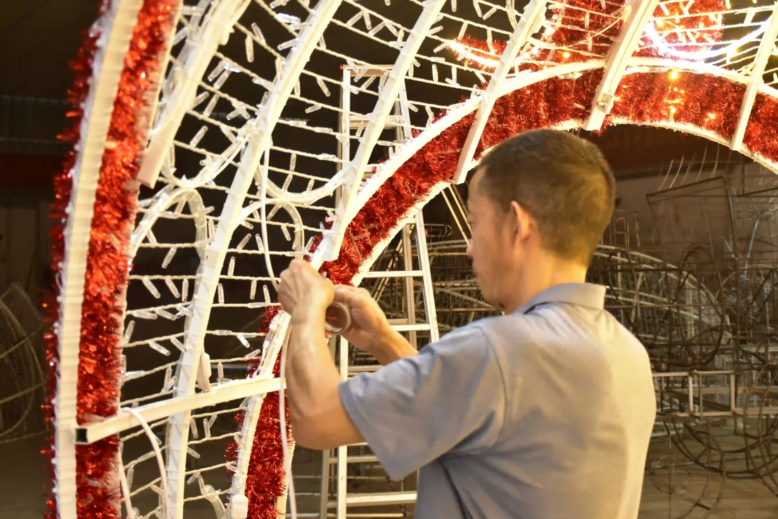 Large illuminated Gift Box Arch for shopping mall Christmas display