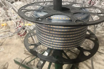 2026 Esculturas luminosas y proceso de producción (3)