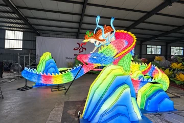 Fabrication d'un présentoir personnalisé de lanternes chinoises en forme de dragon