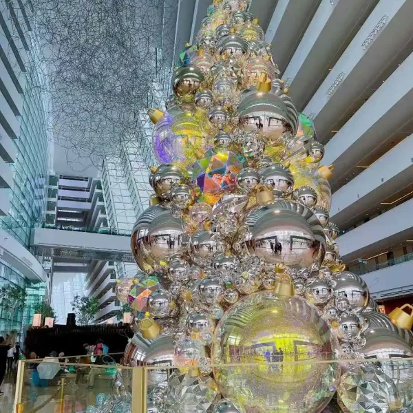 Retail District Christmas Tree in Singapore