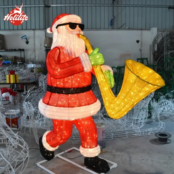 Santa Claus Playing Trumpet (4)