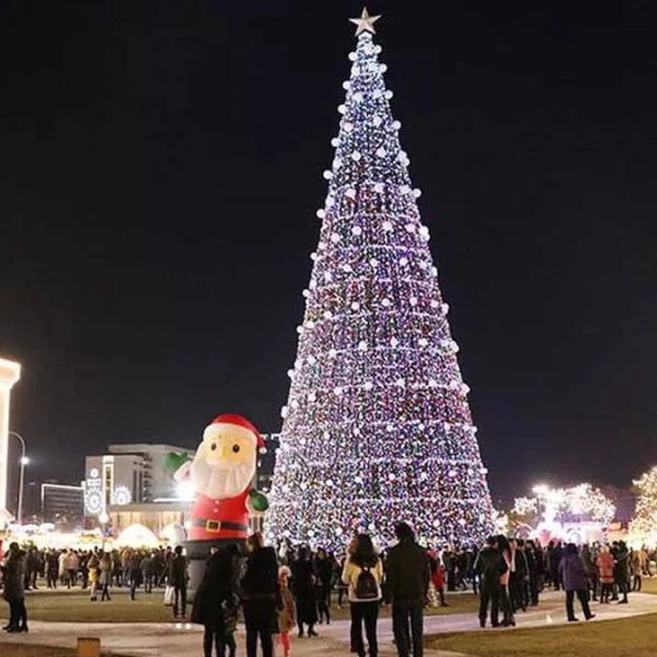 Uzbekistan’s Giant Christmas Tree Project (1)